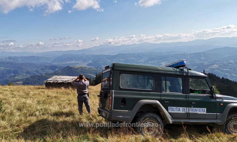 Focuri De Arma La Frontiera Sase Carausi Au Abandonat Tigari De Contrabanda In Valoare De 70 000 Si Au Fugit Peste Granita Impactpress